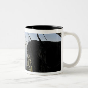 Taza Bicolor Loadmaster de la fuerza aérea de los E.E.U.U.