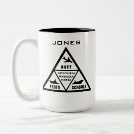 TAZA BICOLOR LOGO DE LA ESCUELA NAVY FOTO EN B&W