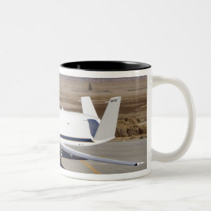 Taza Bicolor Los aviones sin tripulación del halcón global
