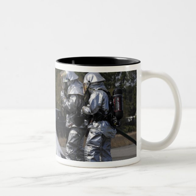 Taza Bicolor Los bomberos responden a la escena (Derecha)