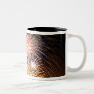 Taza Bicolor Los fuegos artificiales estallan