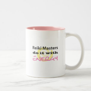 Taza Bicolor Los Maestros de Reiki lo hacen con energía