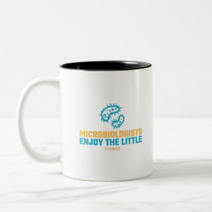 Taza Bicolor Los microbiólogos disfrutan de las pequeñas cosas
