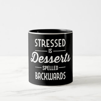 Taza Bicolor Los postres estresados se lanzan hacia atrás
