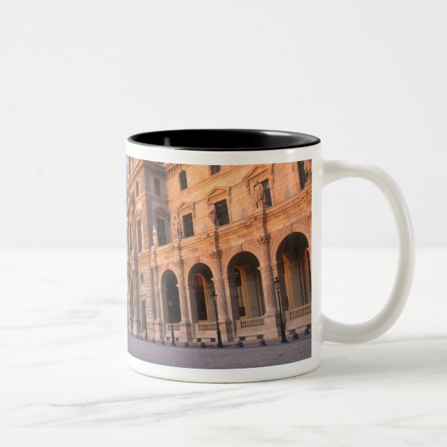 Taza Bicolor Louvre, París, Francia (Derecha)