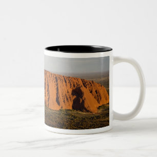 Taza Bicolor Luz de última hora de la tarde en Uluru / Ayers Ro