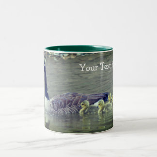 Taza Bicolor Madre de oca de Canadá acerca vida silvestre perso