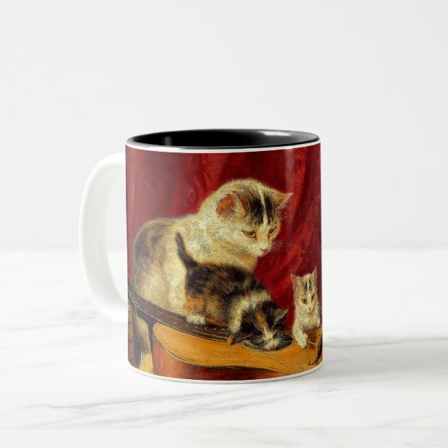 Taza Bicolor Madre gata y gatitos jugando con guitarra (Anverso izquierdo)