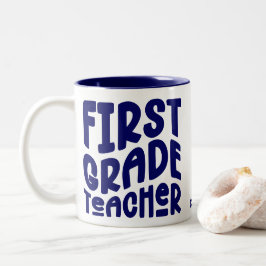 Taza Bicolor Maestra de Primer Grado Texto Azul Marino 