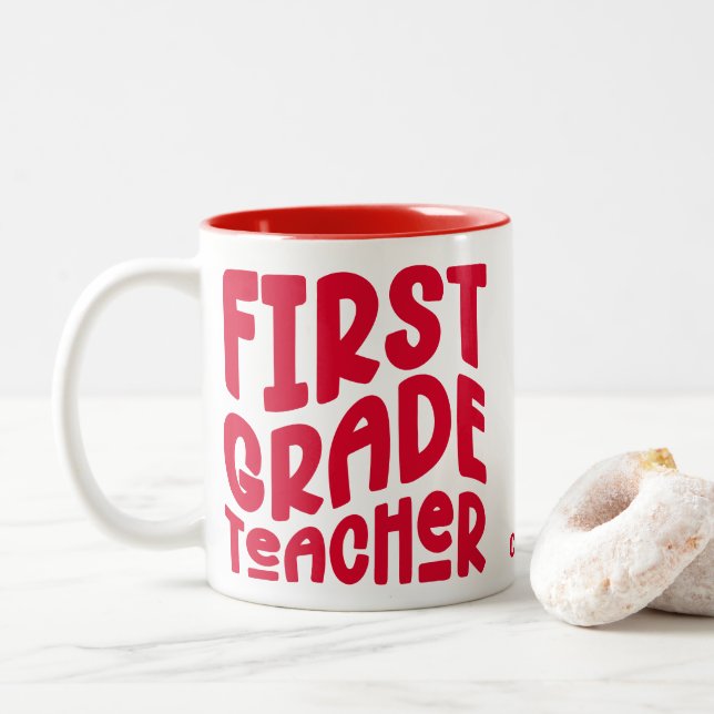 Taza Bicolor Maestra de Primer Grado Texto Rojo  (Con donut)