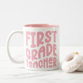 Taza Bicolor Maestra de Primer Grado Texto Rosa 