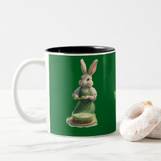 Taza Bicolor Mamá conejo horneando pastel de cumpleaños persona