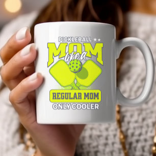 Taza Bicolor Mamá de bolas como madre normal sólo fría