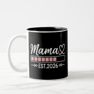 Taza Bicolor Mamá está. 2026 Anuncio de Embarazo Mamá