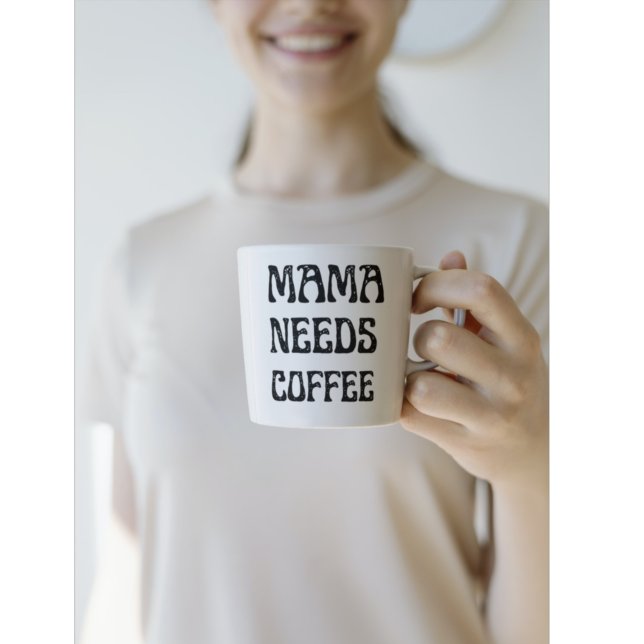 Taza Bicolor Mamá Necesita Un Café (Subido por el creador)
