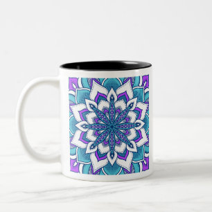 Taza Bicolor Mandala de flores turquesa moradas