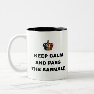 TAZA BICOLOR MANTÉN LA CALMA Y PASA LAS SARMALE