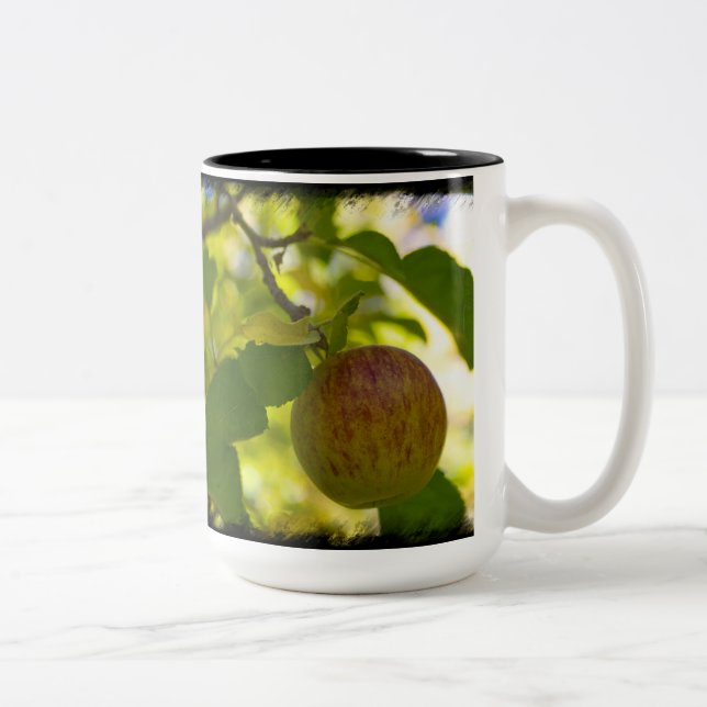 Taza Bicolor Manzanas 1 en negro (Derecha)