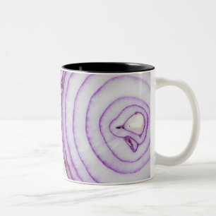 Taza Bicolor Marco completo de la cebolla roja cortada, en