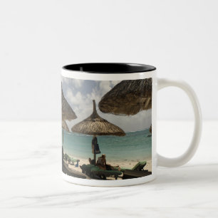 Taza Bicolor Mauricio, Poste de Flacq. Escena de playa en