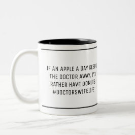 Taza Bicolor Médico Wife Gracioso Apple A Day