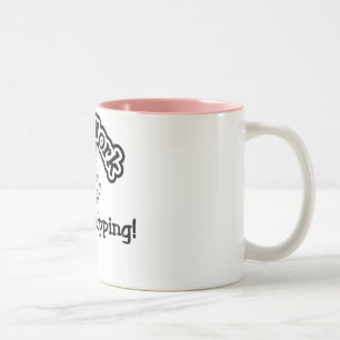 Taza Bicolor Menos trabajo, más camisetas de las compras y