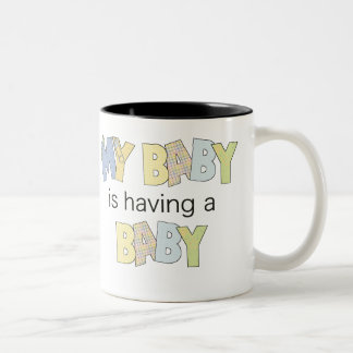 Taza Bicolor Mi bebé está teniendo un bebé