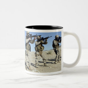 Taza Bicolor Miembros de equipo militares de Transistion