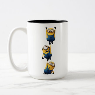Taza Bicolor Minions Colgando