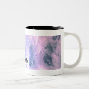 Taza Bicolor Mirada magnificada en una esperma que fertiliza un