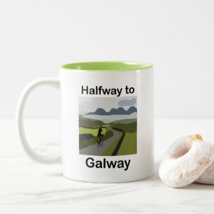 Taza Bicolor Mitad de camino a Galway Viaje por carretera