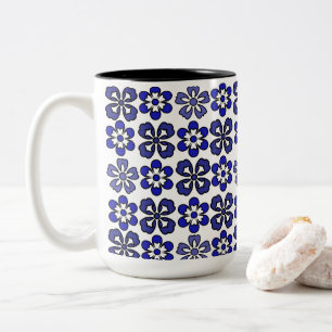 Taza Bicolor Modelo de flores azules espléndidas
