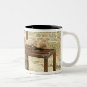 Taza Bicolor Modelo de una sierra hidráulica