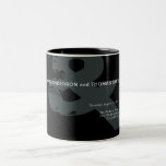 Taza Bicolor Modern Rustic Ampersand Boda Mug<br><div class="desc">Moderno ampersor tipográfico rústico y taza boda. Novia y novio con la fecha y ubicación del boda alineados a la derecha. Amplia decoración rústica con fondo gris verde y negro. Para ajustar el diseño, haga clic en Personalizar más, a continuación, en Editar texto y, a continuación, haga clic en y...</div>