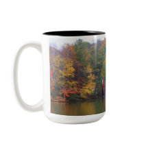 Molino antiguo en otoño.