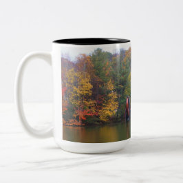 Taza Bicolor Molino antiguo en otoño.