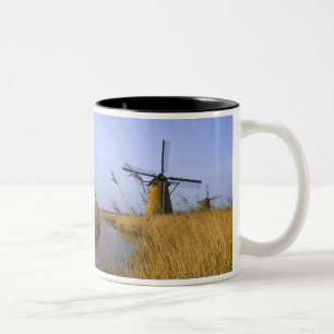 Taza Bicolor Molinos de viento a lo largo del canal en Kinderdi