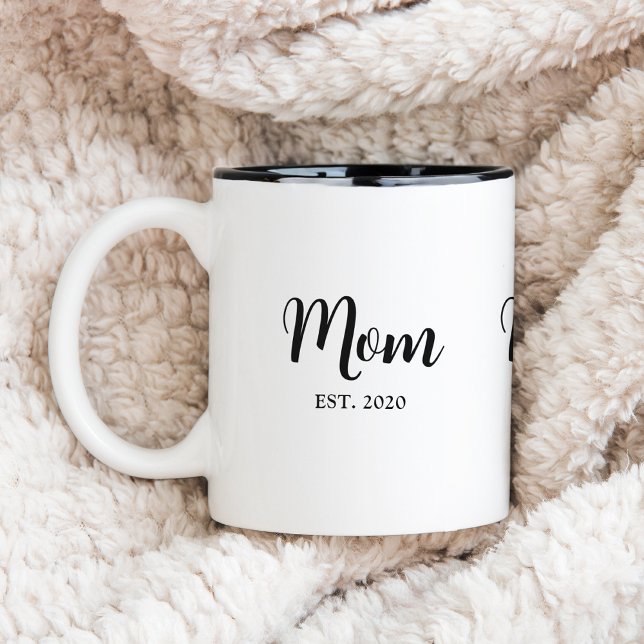 Taza Bicolor Mom Established Script Text Mom Gift (Mom established elegant script mug gift with personalizable monogram name and year of becoming a mom)