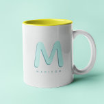 Taza Bicolor Monograma 3D del moderno juego de palabras diverti<br><div class="desc">Mug monocromática lindo con tu nombre personalizado como una sombra inicial en verde azulado y turquesa. Moderno,  minimalista,  simple y divertido,  este diseño basado en la tipografía hace un regalo fresco y personalizado.</div>