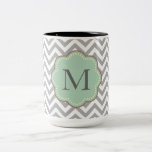 Taza Bicolor Monograma de Chevron Gris<br><div class="desc">Gris y menta Chevron zigzag giratoria moda moderno monograma inicial personalizado</div>