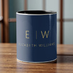 Taza Bicolor Monograma Minimalista clásico elegante de la marin<br><div class="desc">Sip en estilo con esta elegante y clásica taza de café minimalista de color azul marino monograma de dos tonos. Con un fondo azul marino profundo, una tipografía dorada elegante y un diseño moderno y limpio, esta taza personalizada combina la sofisticación atemporal con la funcionalidad cotidiana. Perfecto como regalo para...</div>