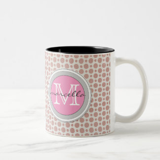 Taza Bicolor monograma rosado brillante de los puntos rosados