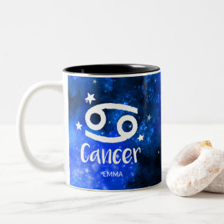 Taza Bicolor Monograma, signo de cáncer de zodiaco, galaxia azu