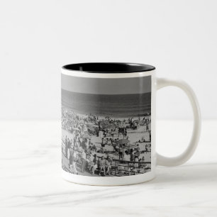 Taza Bicolor Muchedumbre en la playa