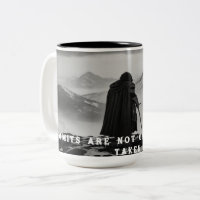 Mug de Guerrero Solitario - Fantasía en blanco y n