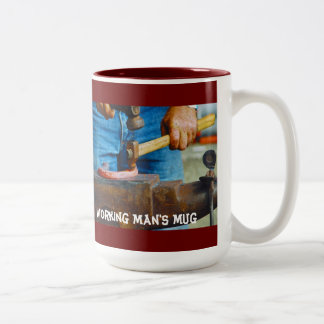 Taza Bicolor Mug de un trabajador de Hammer y Anvil