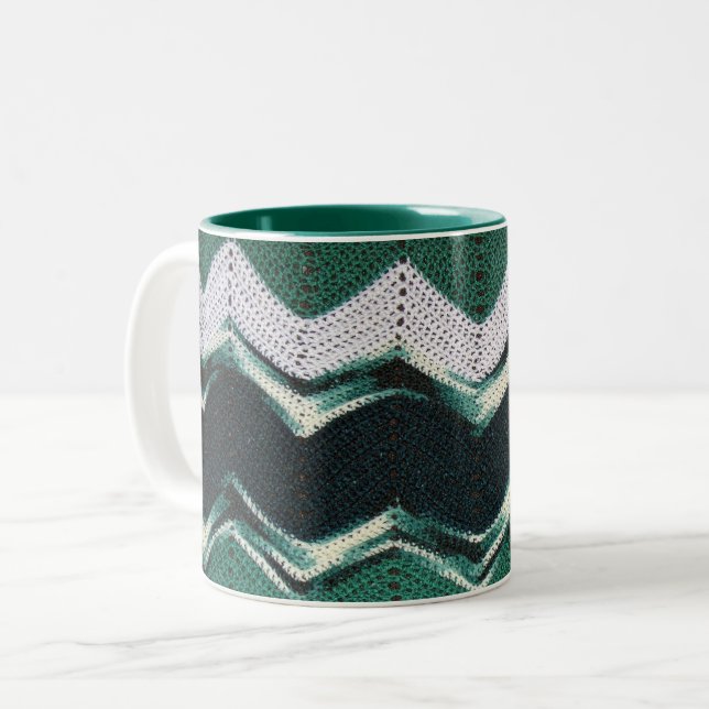 Taza Bicolor Mug - Patrón de cheurón verde en Crochet (Anverso izquierdo)