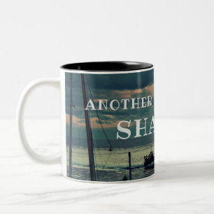 Taza Bicolor Mugre fotográfico junto al mar