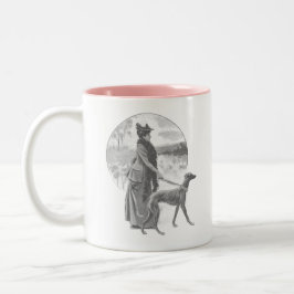 Taza Bicolor Mujer caminando vintage de perro grisáceo