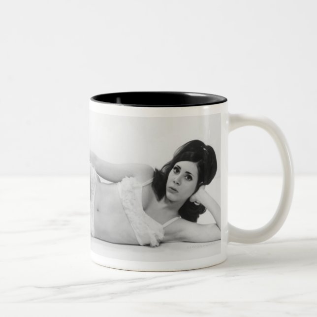 Taza Bicolor Mujer en traje de baño (Derecha)